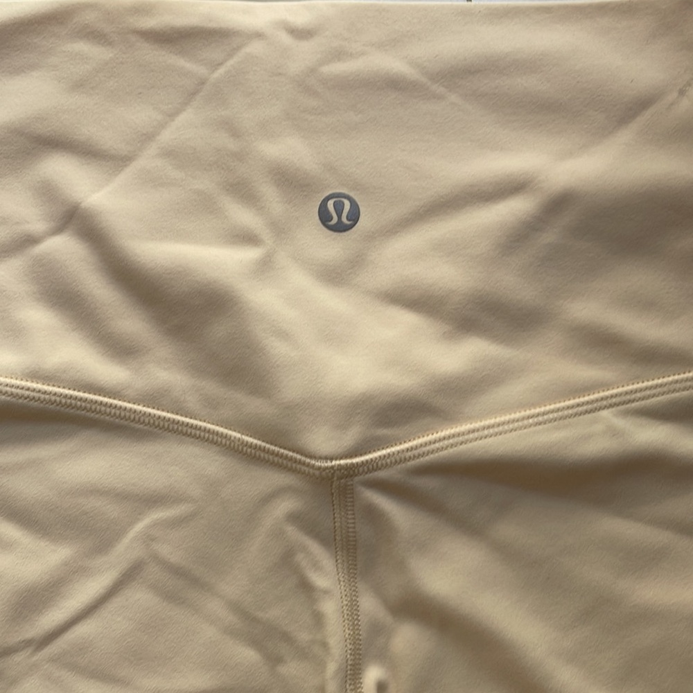 Lululemon Buttercream Align Shorts 4” Size 8 - Picture 4 of 7